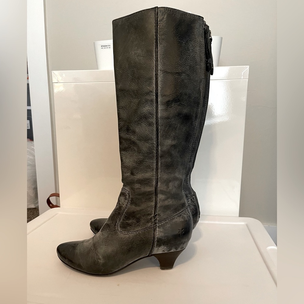 Frye Steffi Back Zip boots. Size 7.5. Great condition.